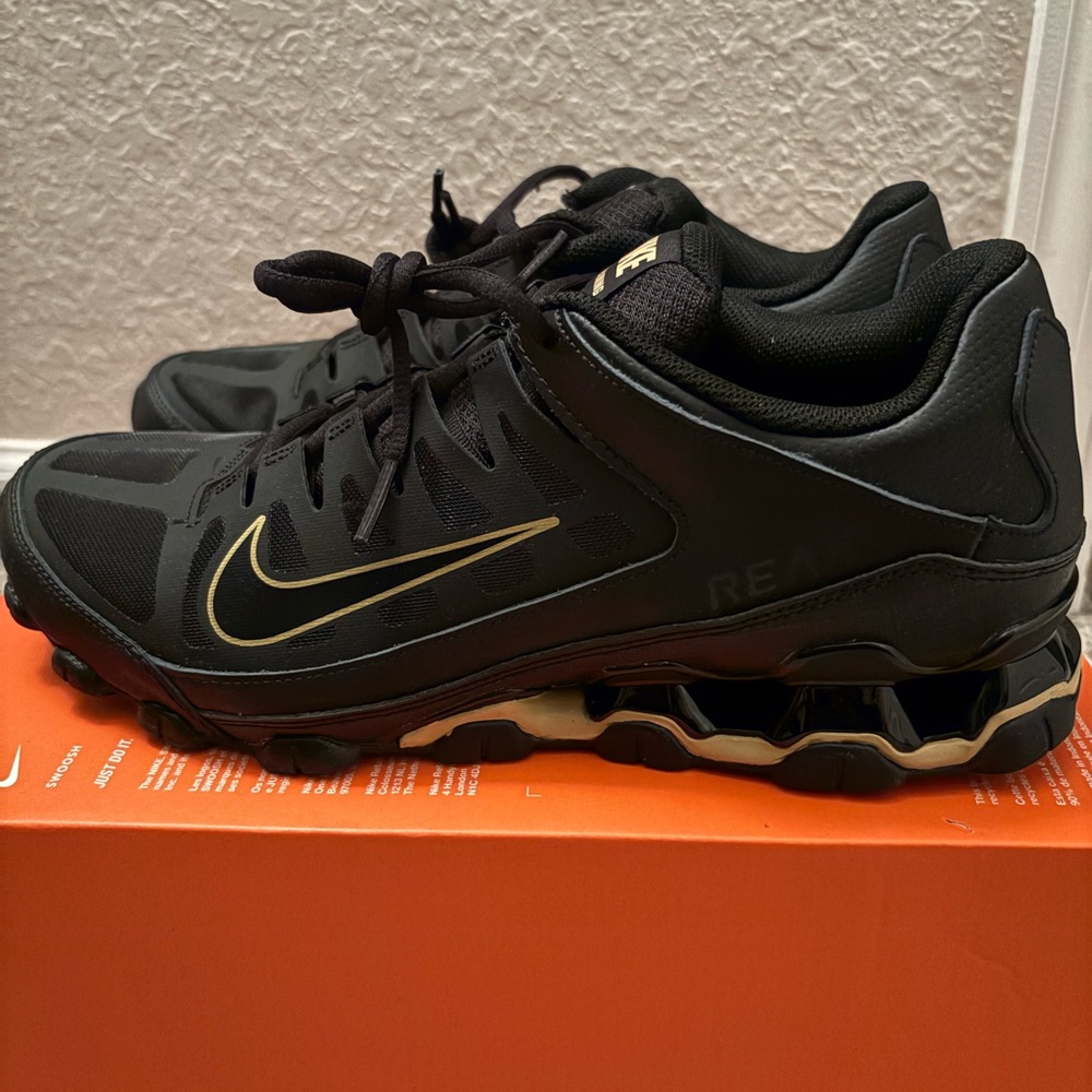 Nike Reax 8 TR Mesh Black Metallic Gold Running Shoes ‼️STEAL‼️Multiple Sizes